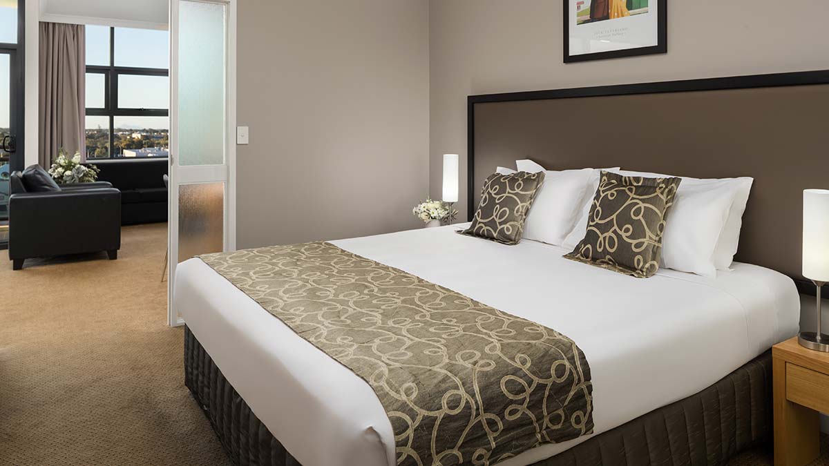 Accessible Suite H1B - Rydges Mackay Suites