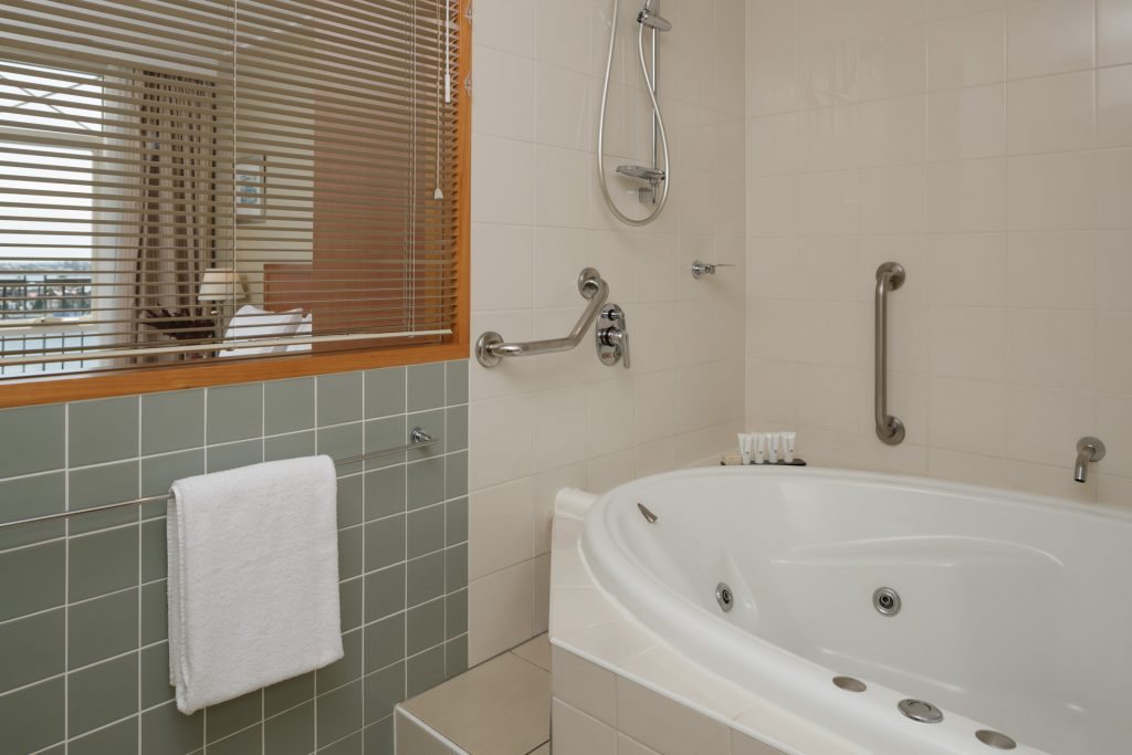 King Spa Harbourside Balcony Suite - Image 2