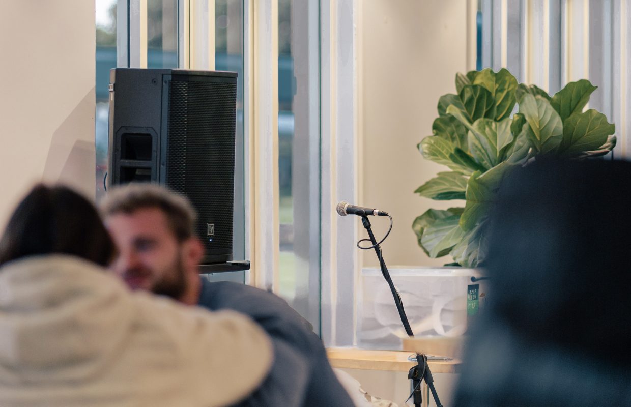 We love LIVE music!