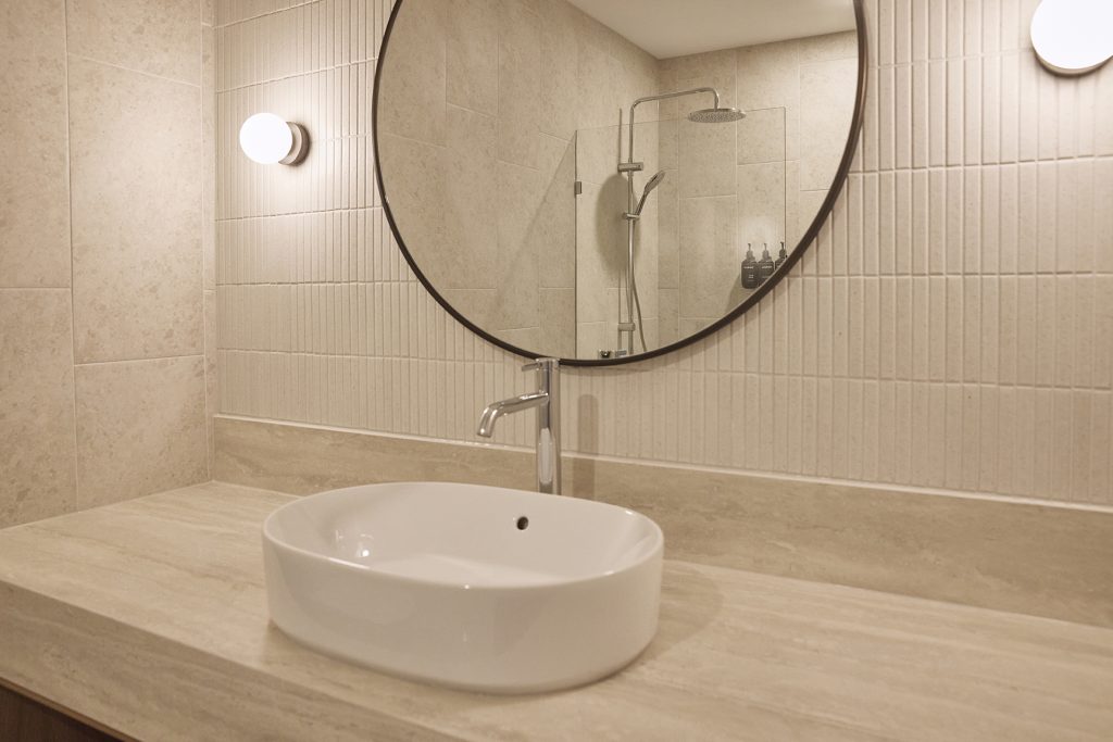 Deluxe Parkview Family Suite - Image 2