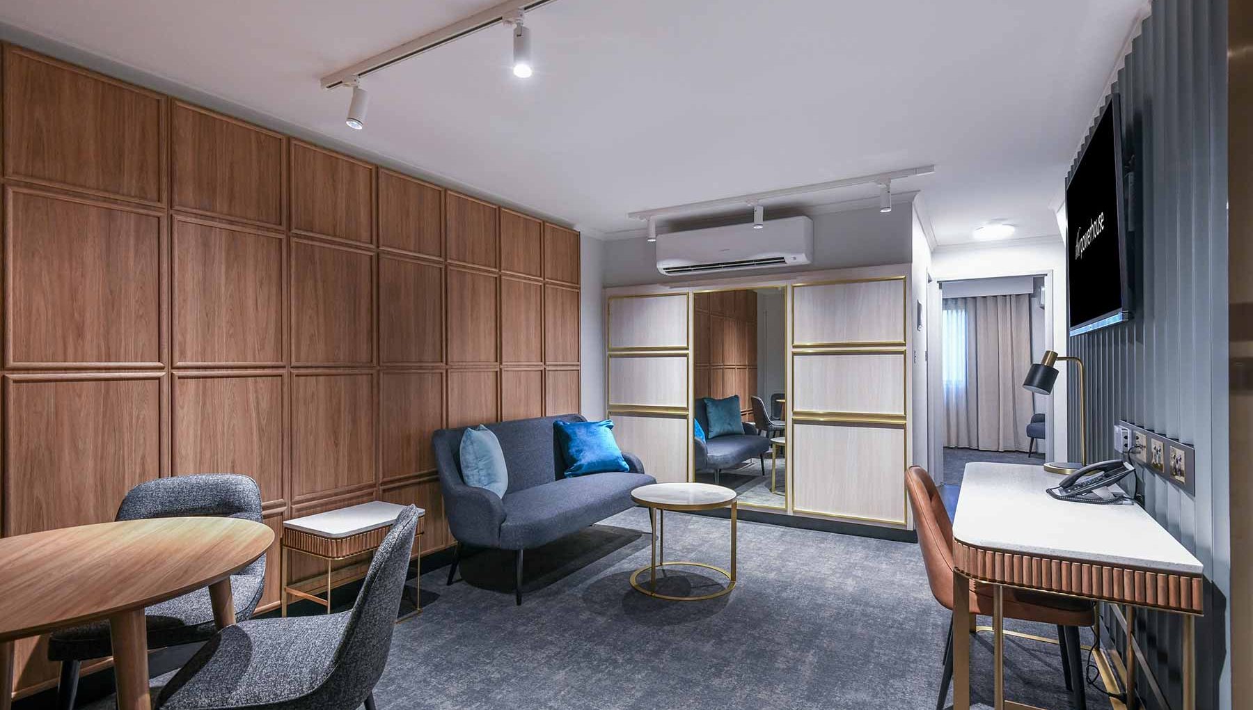1 Bedroom Kitchen Apartment - Couches - Powerhouse Tamworth by Rydges