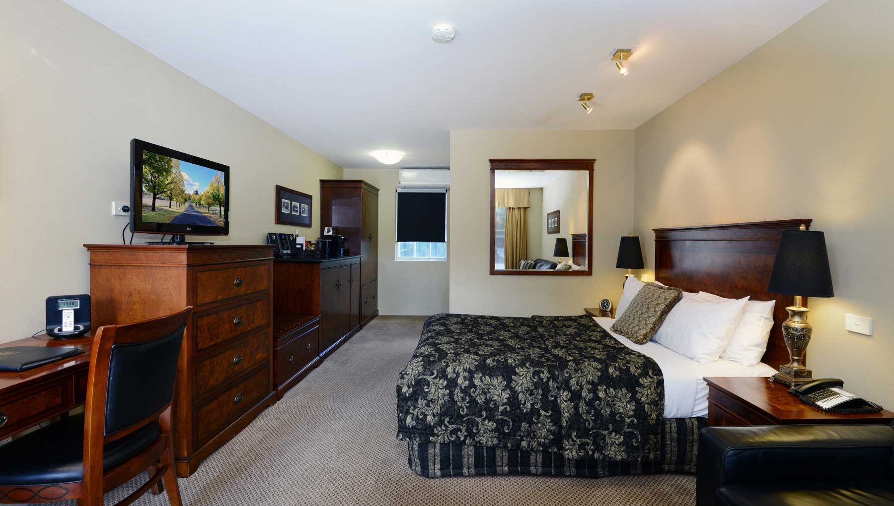 Superior Queen Room - Overview - Rydges Armidale