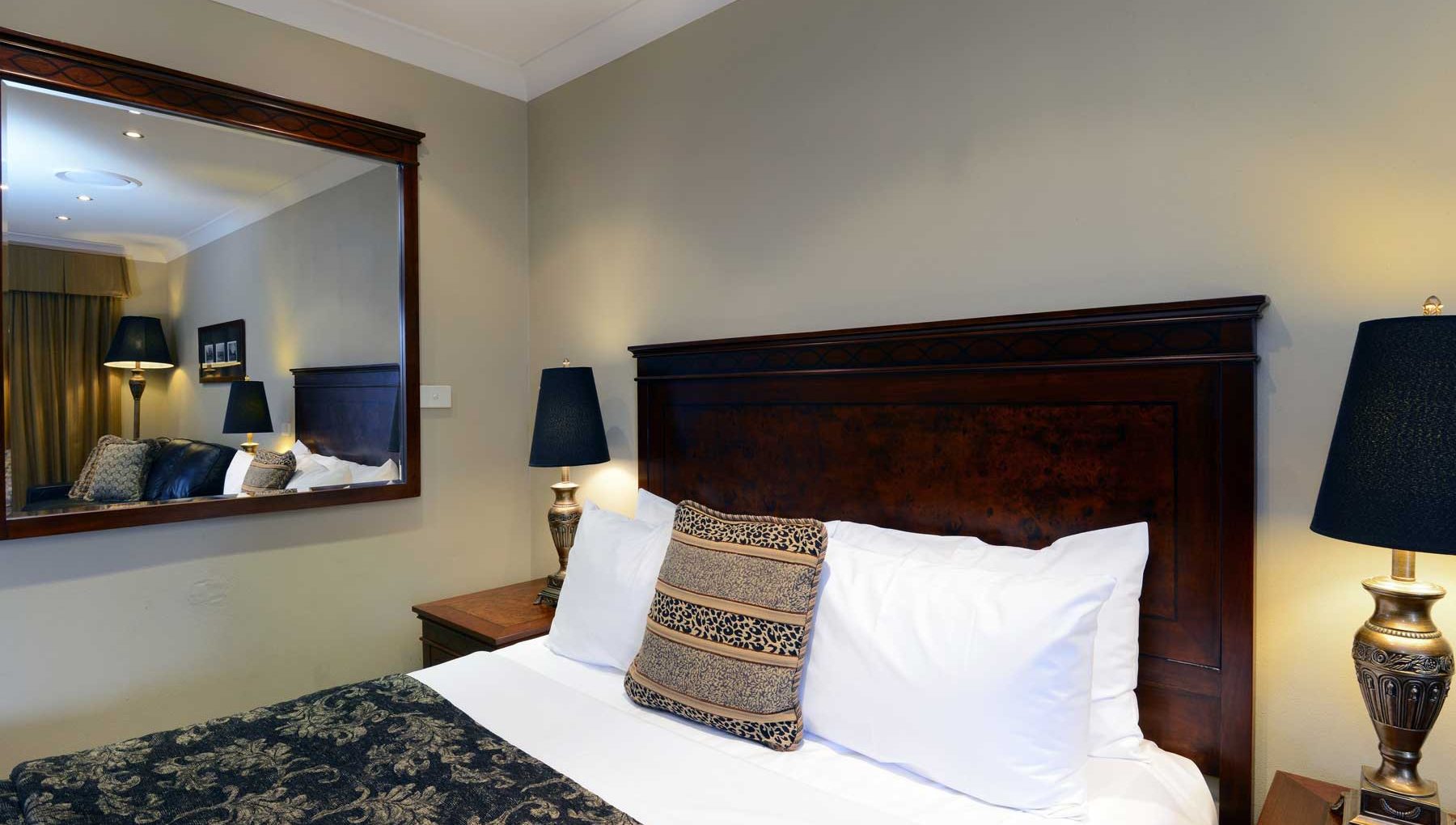 Family Room - Main Bedroom Bed - Rydges Armidale