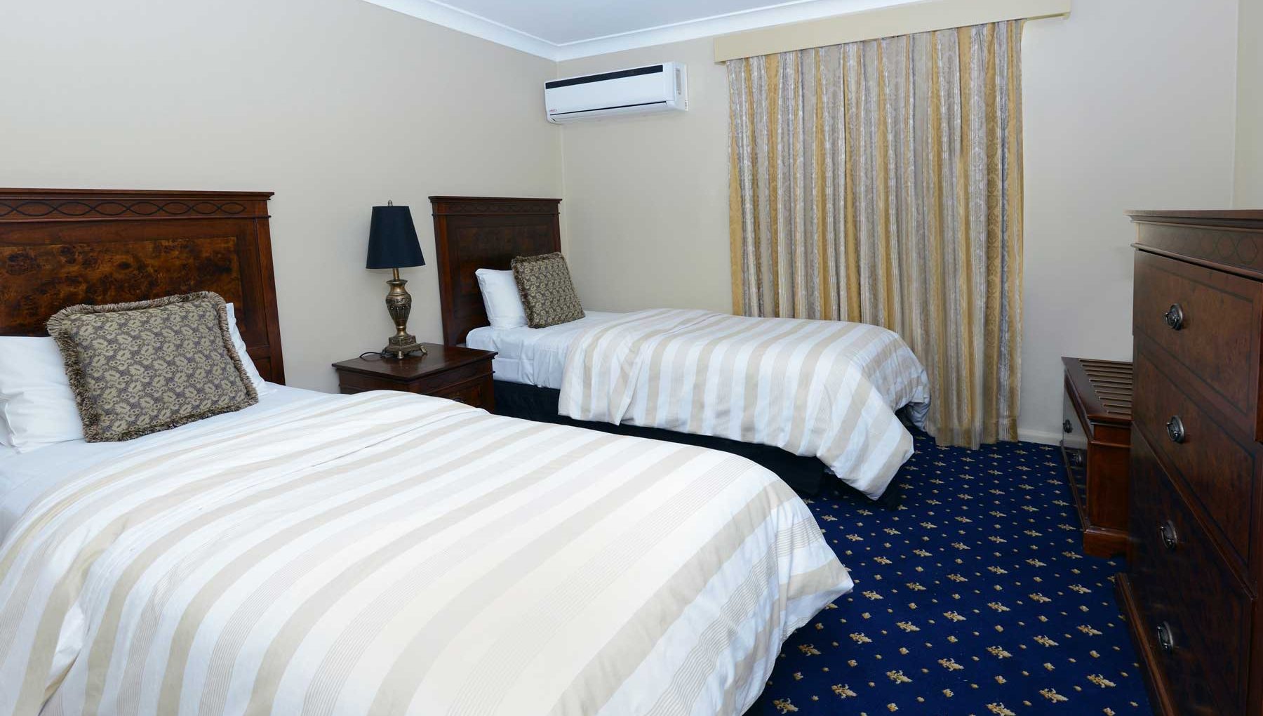 Cottage Back - Twin Bedroom - Rydges Armidale