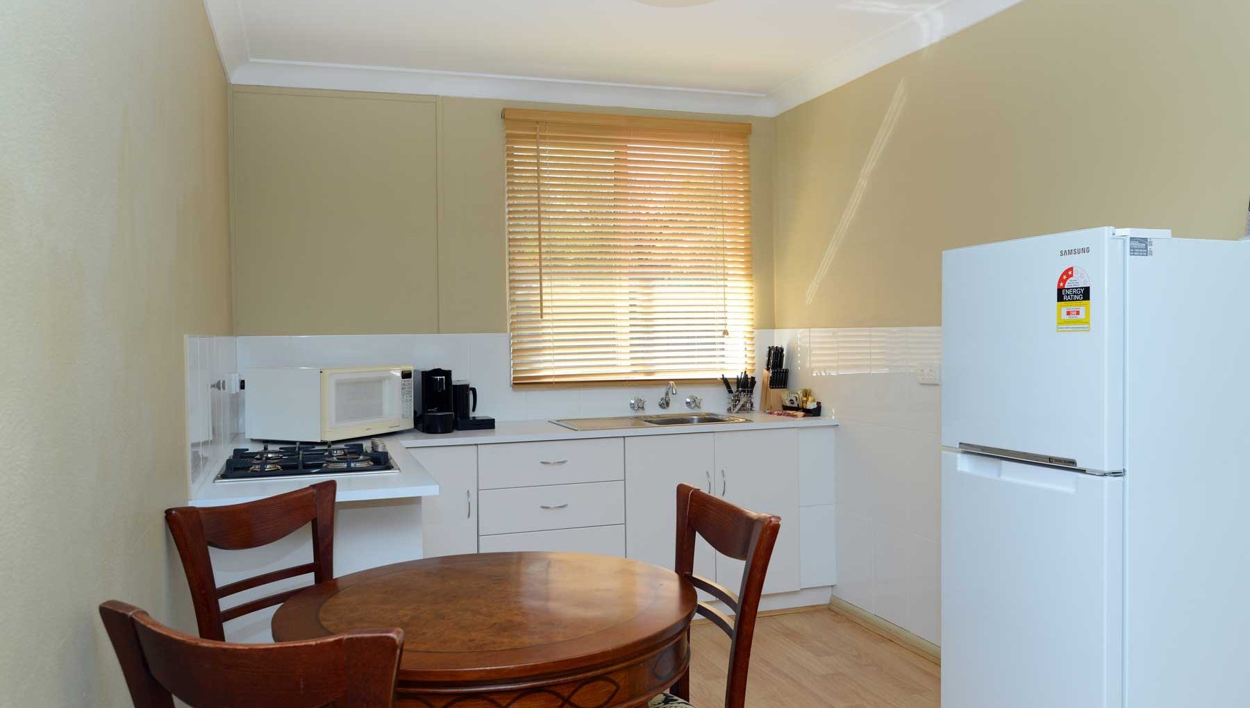 Cottage Back - Kitchen - Rydges Armidale